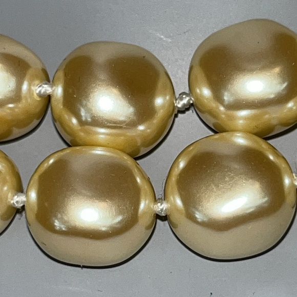 Stunning CAROLEE Double Strand Chunky Pearl Necklace - Picture 3 of 10